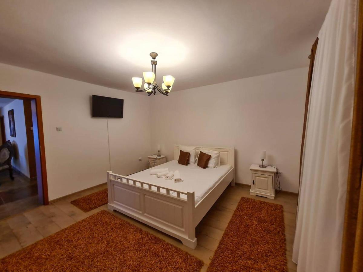 Casa Luca Hotel Moldova Noua Екстериор снимка