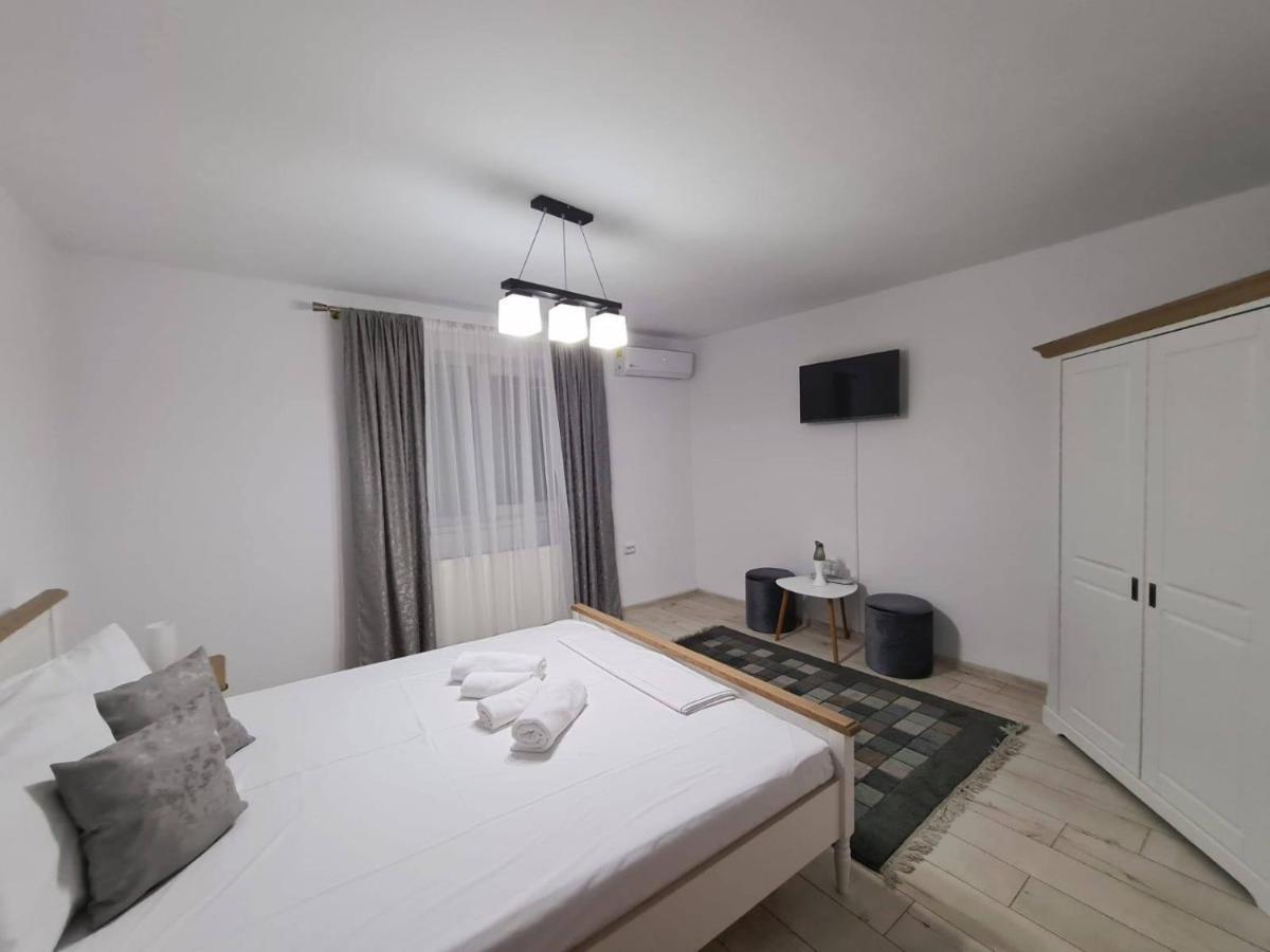 Casa Luca Hotel Moldova Noua Екстериор снимка