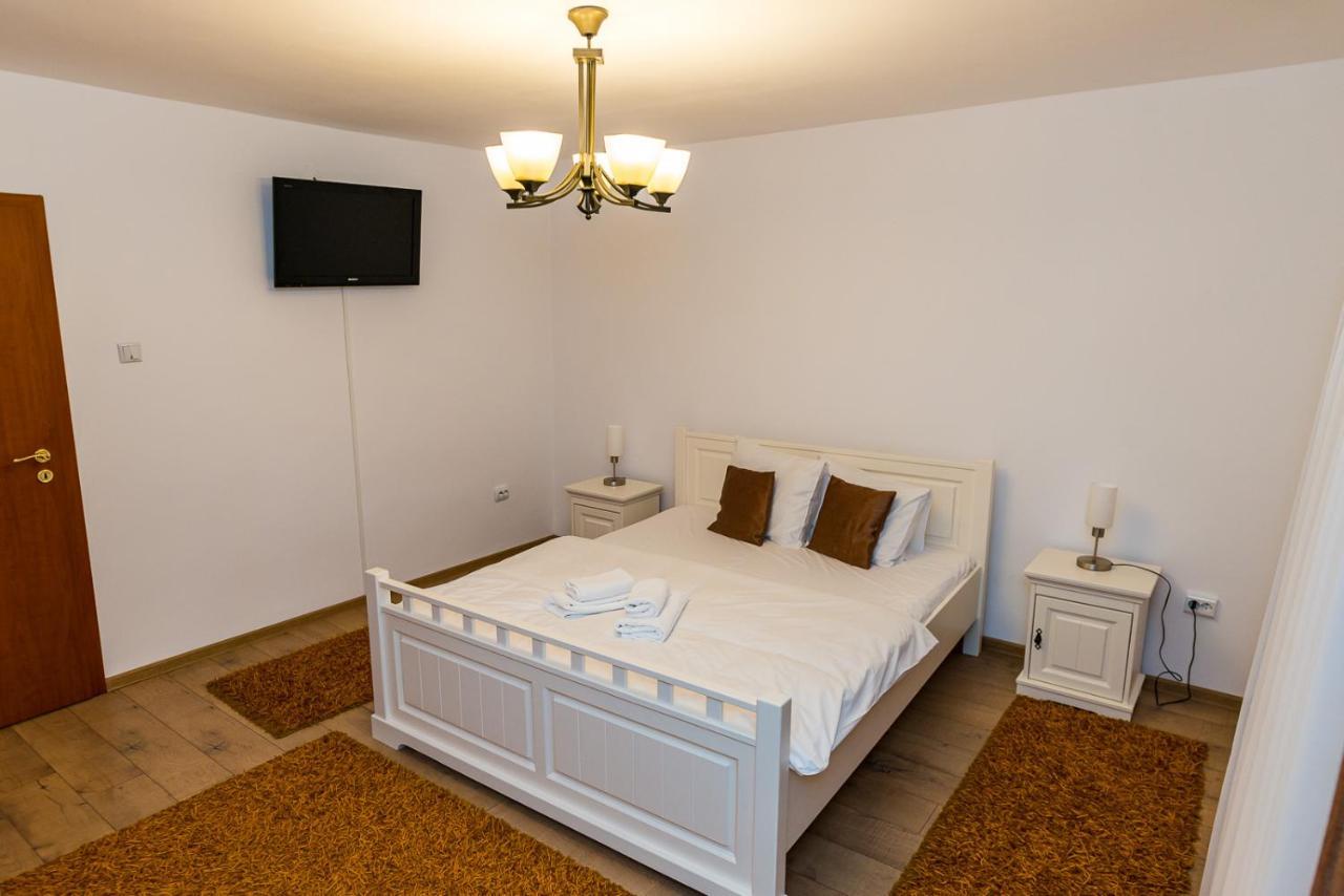 Casa Luca Hotel Moldova Noua Екстериор снимка