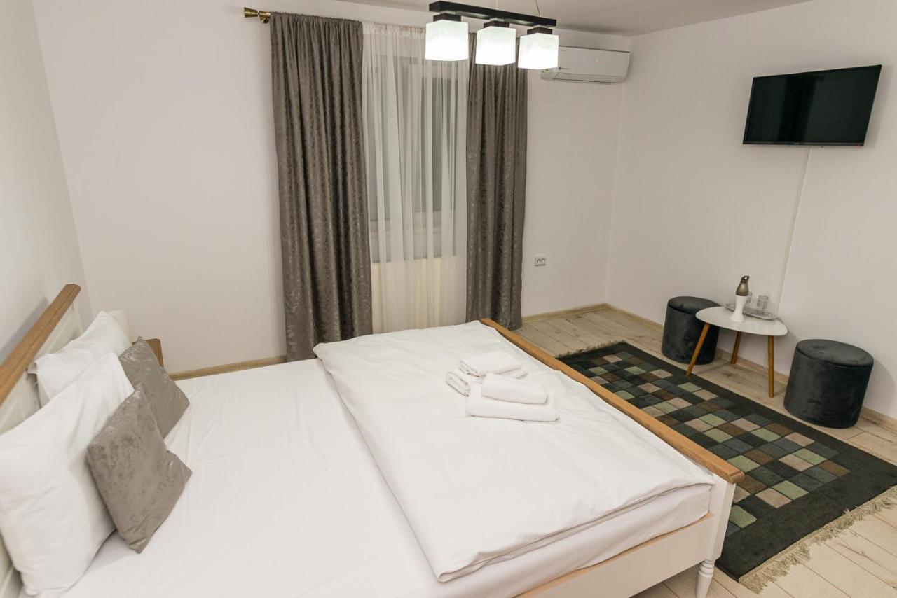 Casa Luca Hotel Moldova Noua Екстериор снимка