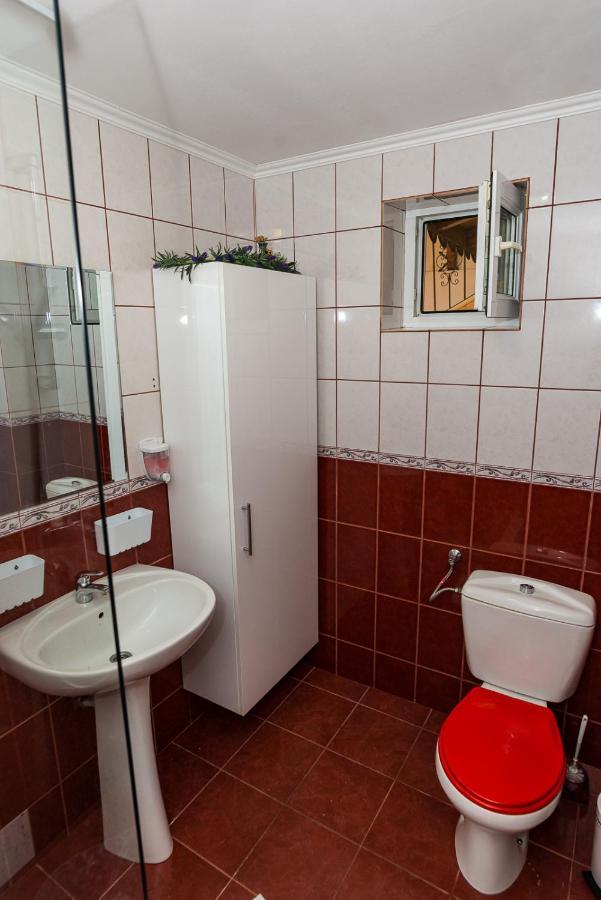 Casa Luca Hotel Moldova Noua Екстериор снимка