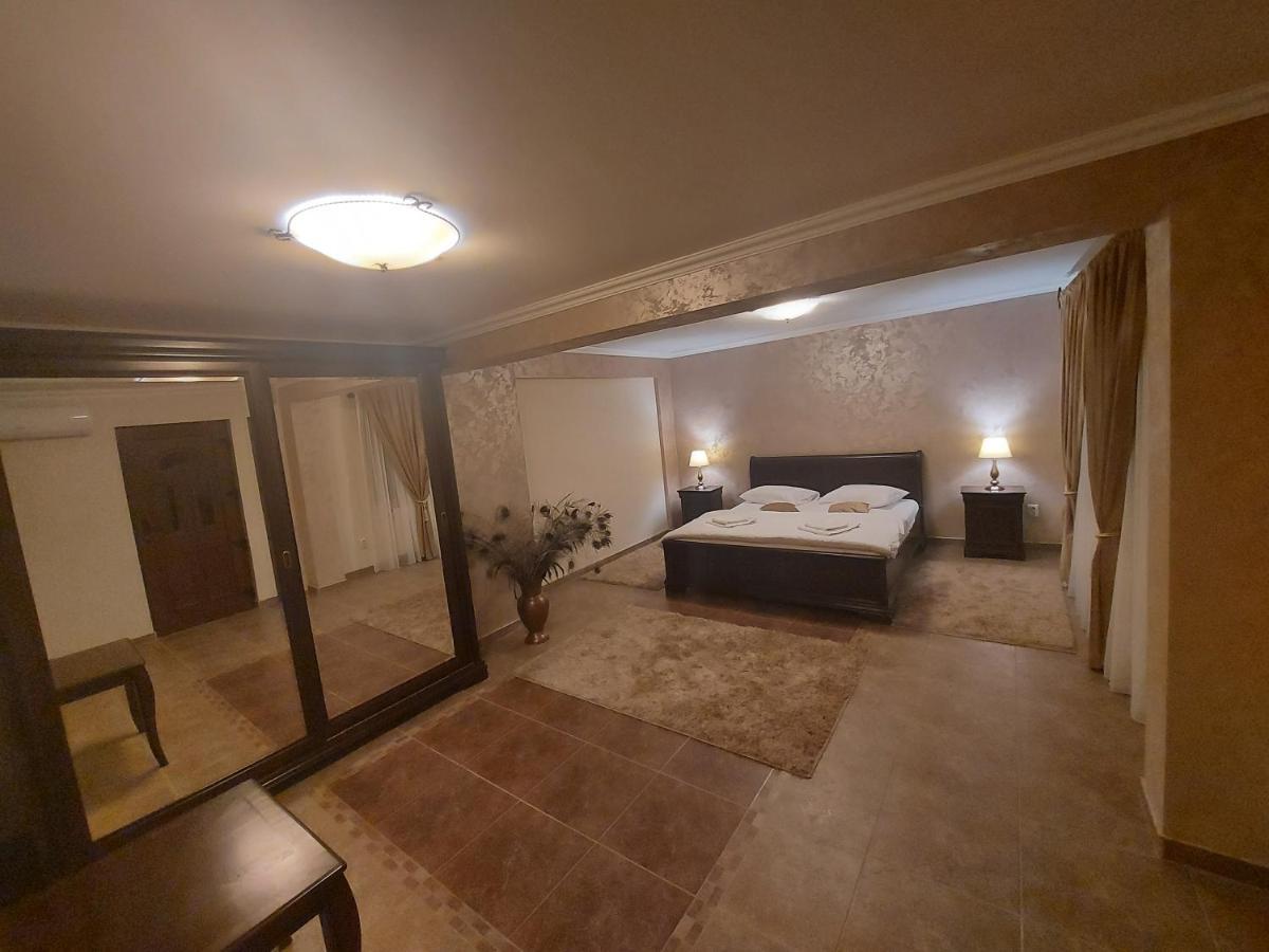 Casa Luca Hotel Moldova Noua Екстериор снимка